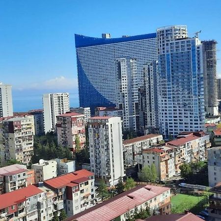 Lilia Apartment Батуми Екстериор снимка