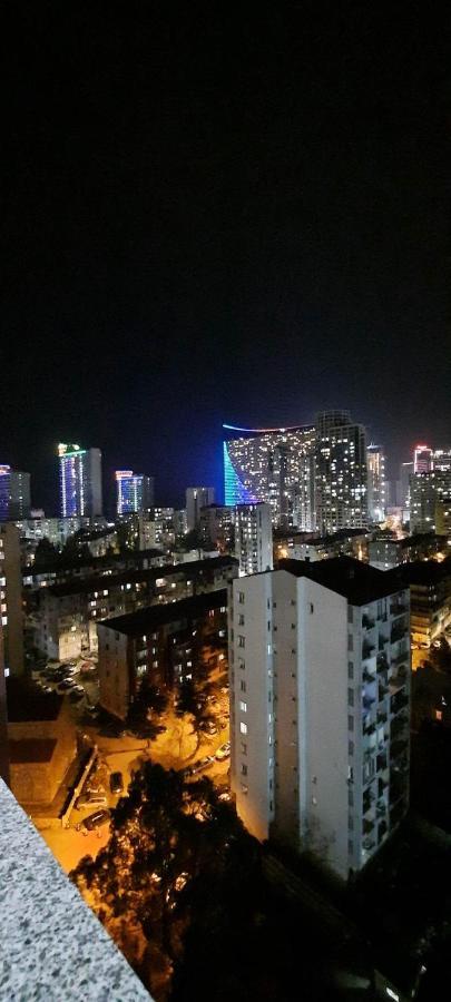 Lilia Apartment Батуми Екстериор снимка