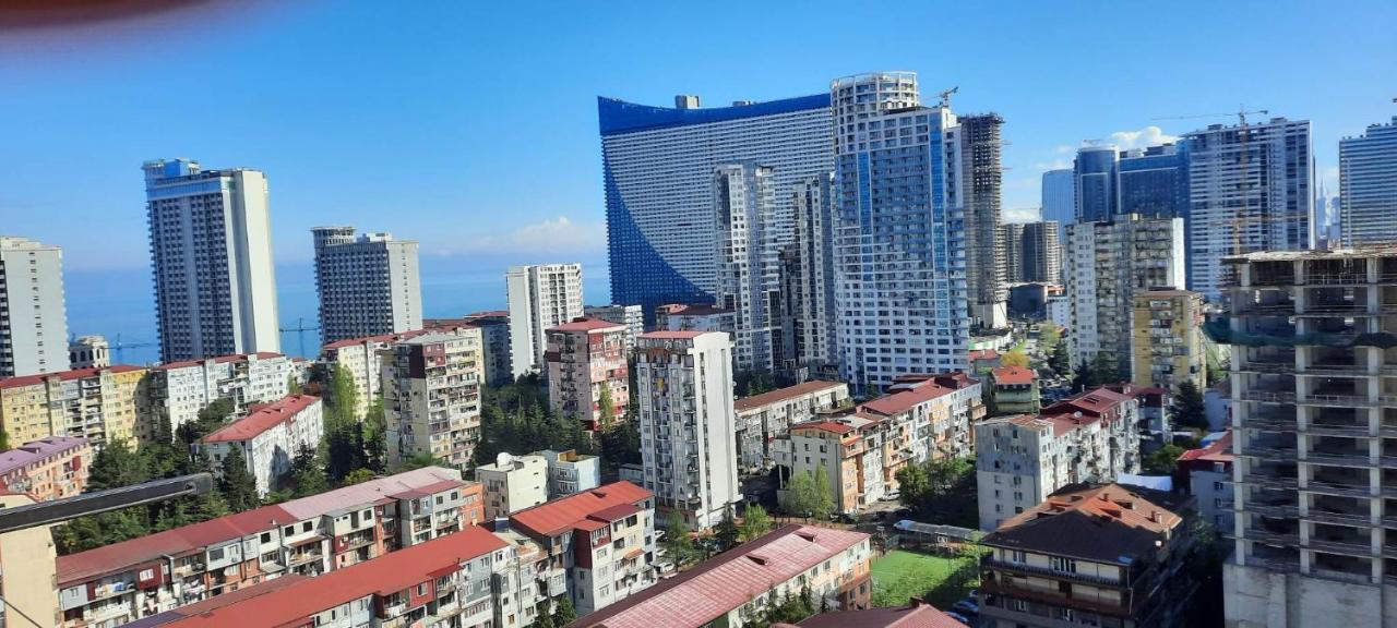 Lilia Apartment Батуми Екстериор снимка
