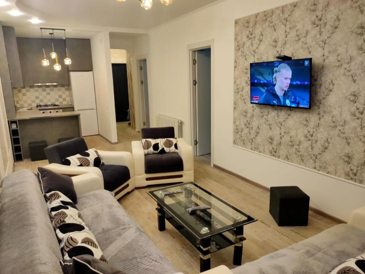 Lilia Apartment Батуми Екстериор снимка