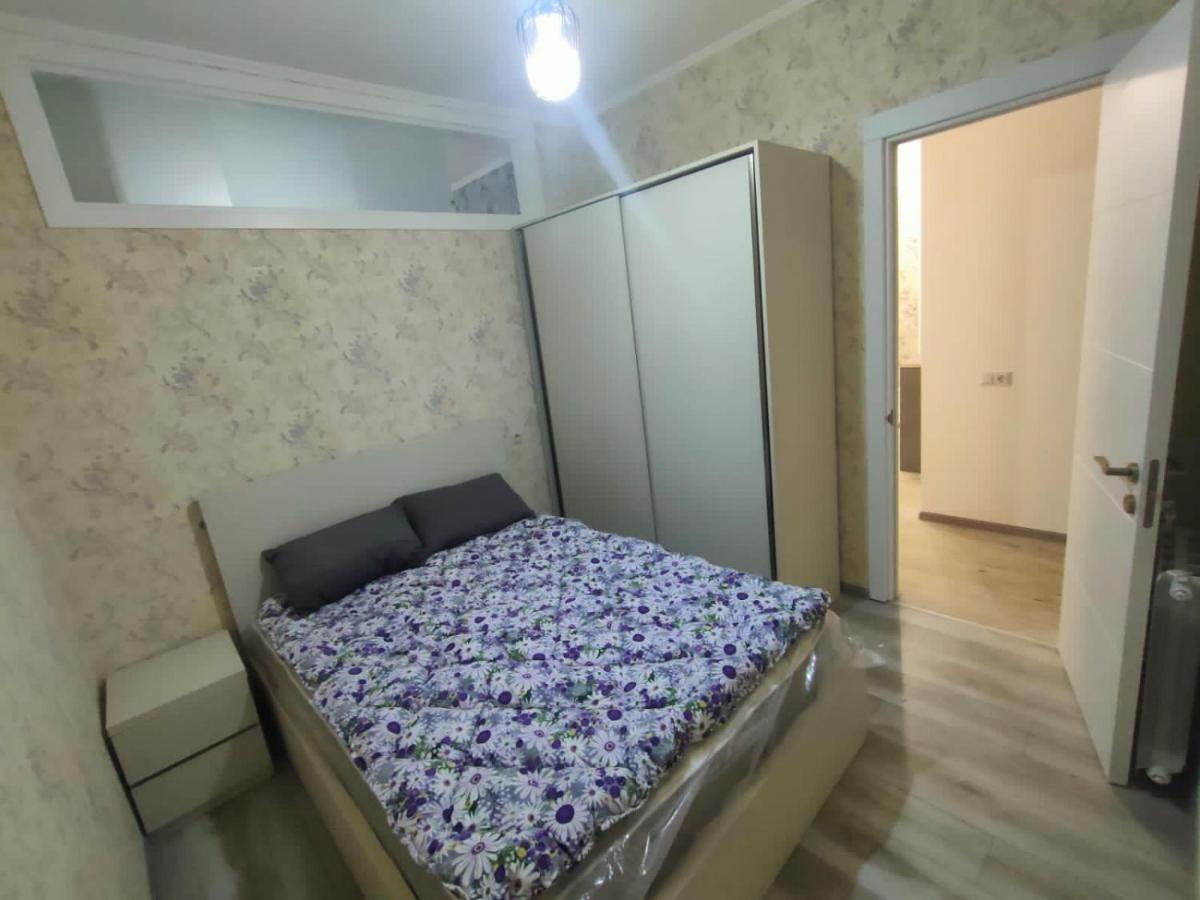 Lilia Apartment Батуми Екстериор снимка